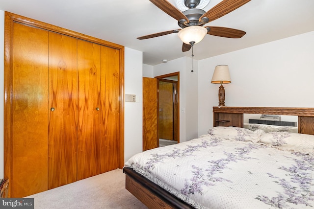 bedroom featuring carpet flooring, a ceiling fan, and a closet