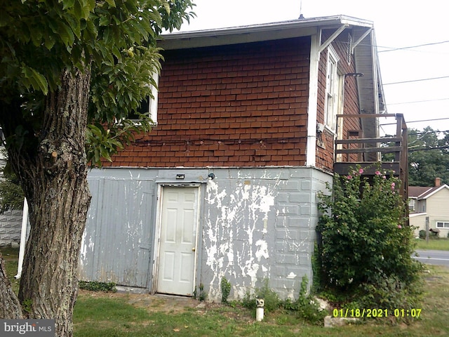 view of outdoor structure