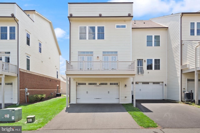 20790 Duxbury Ter, Ashburn, VA 20147 - view of front facade featuring driveway, a garage, and a front lawn