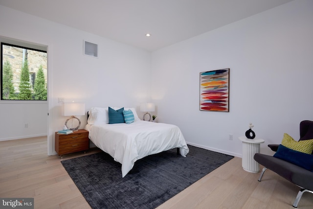 bedroom with recessed lighting, baseboards, visible vents, and light wood-style flooring