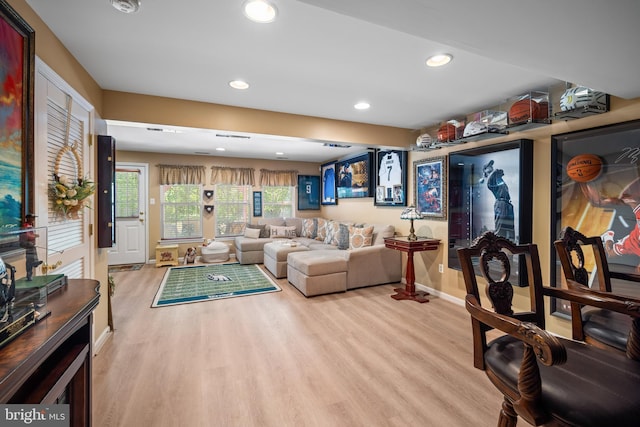 living area featuring recessed lighting, baseboards, and light wood finished floors