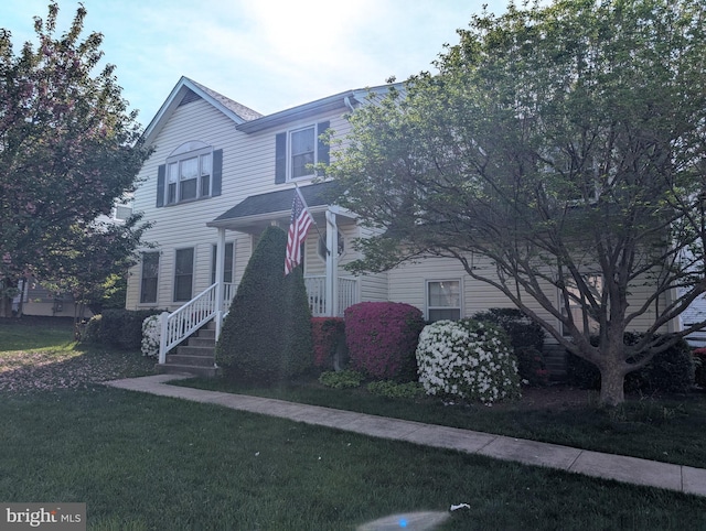 view of front of property with a front yard