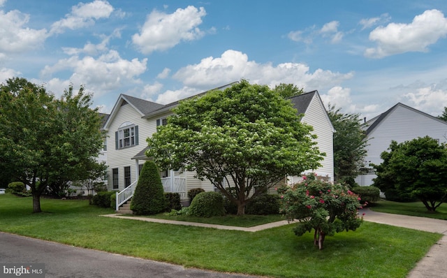 5229 Woodleaf Ct, Centreville, VA 20120 - view of front of home with a front yard and concrete driveway