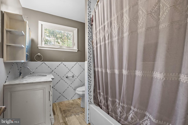 3219 Sunset Ave, Norristown, PA 19403 - full bath featuring toilet, tile walls, and vanity