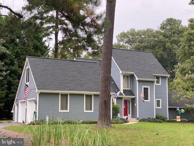 14640 Balsam Ct, Issue, MD 20645 - view of front of house featuring a front lawn, a shingled roof, and an attached garage