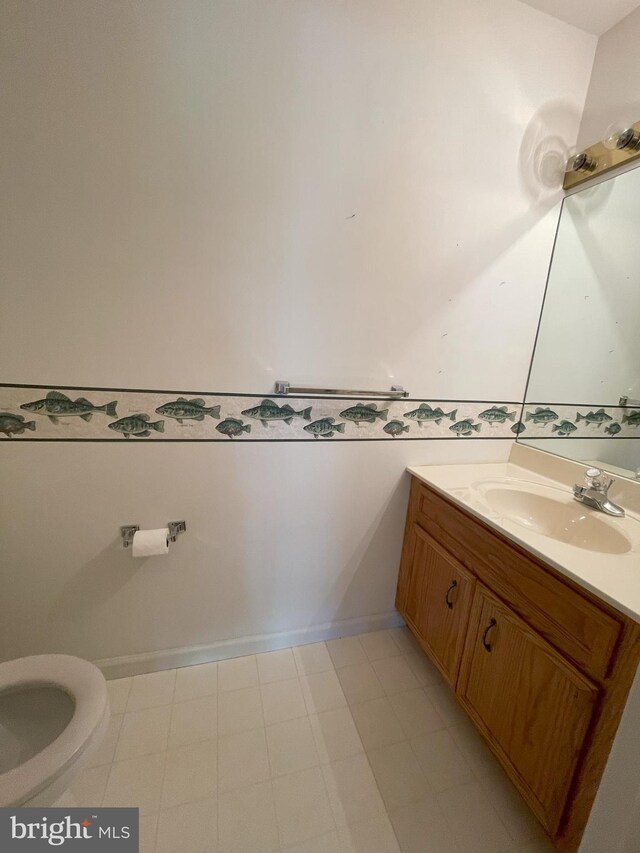 half bathroom featuring toilet and vanity