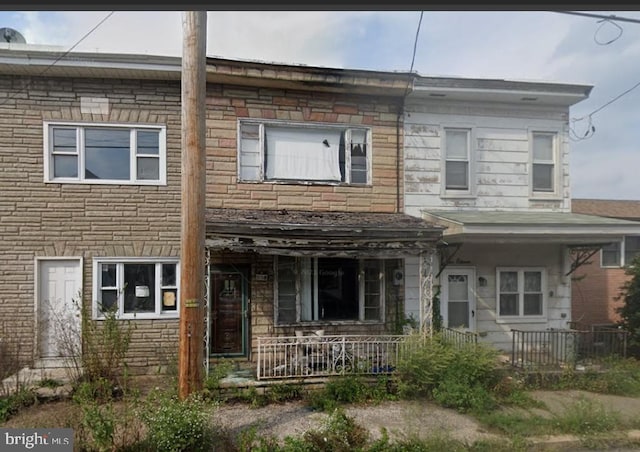 view of front of home featuring covered porch
