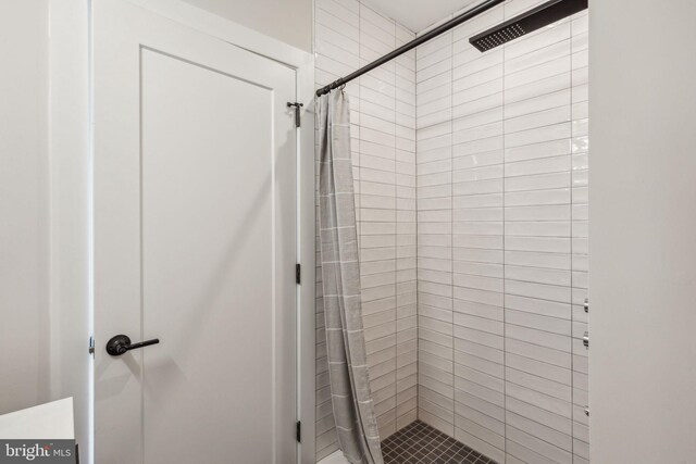 full bathroom featuring a stall shower