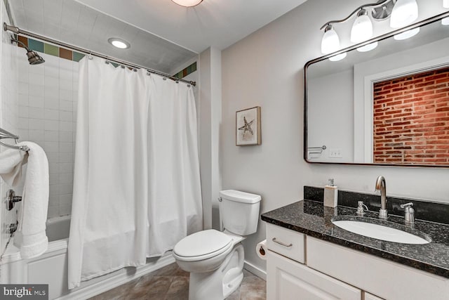 136 W Ostend St, Baltimore, MD 21230 - bathroom with shower / bathtub combination with curtain, vanity, toilet, baseboards, and recessed lighting