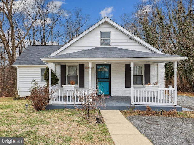 4527 Deer Park Dr, Temple Hills, MD 20748 - view of front of property with roof with shingles, a porch, and a front yard