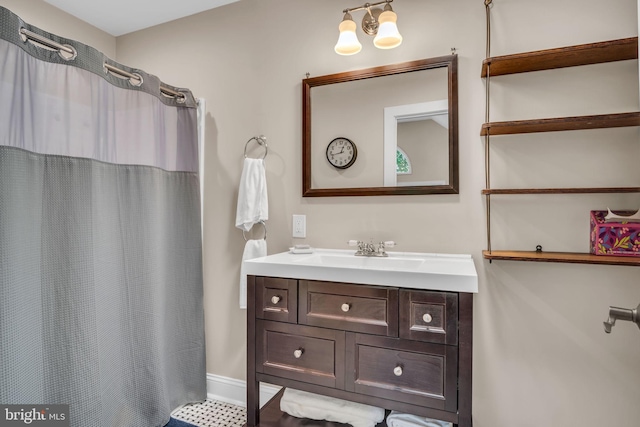 bathroom featuring vanity, baseboards, a chandelier, and a shower with curtain