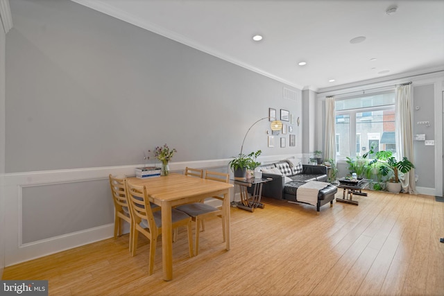 dining area with recessed lighting, baseboards, ornamental molding, and light wood finished floors