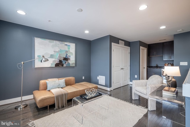 living area with visible vents, recessed lighting, baseboards, and dark wood-style floors