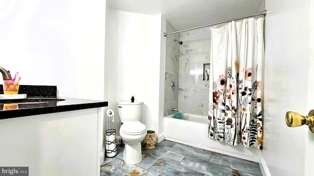 full bathroom with toilet, baseboards, shower / bath combination with curtain, and vanity