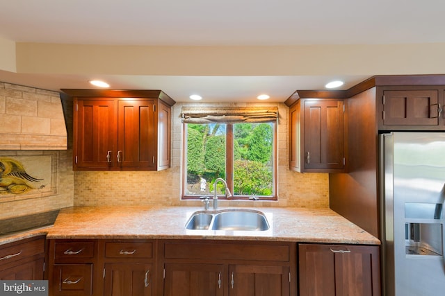 kitchen with a sink, stainless steel fridge with ice dispenser, tasteful backsplash, and recessed lighting