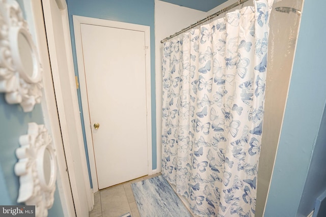 435 N St, Milford, DE 19963 - bathroom featuring a shower with curtain