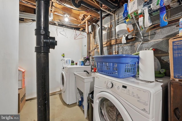 13003 Standish Ct, Woodbridge, VA 22192 - clothes washing area with washer and clothes dryer