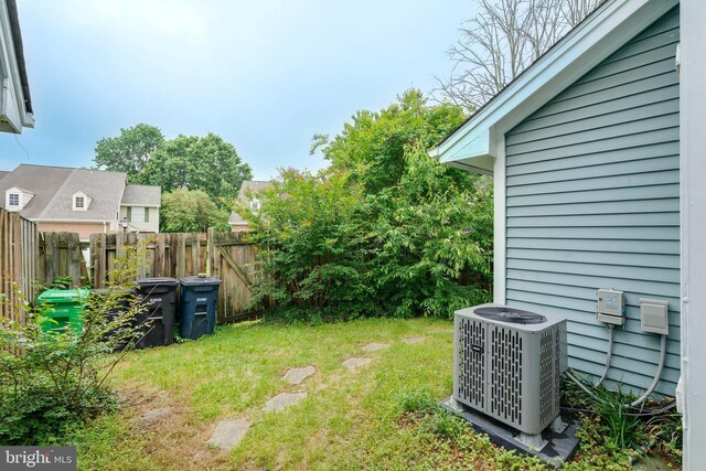13830 Lord Fairfax Pl, Upper Marlboro, MD 20772 - view of yard featuring central AC unit