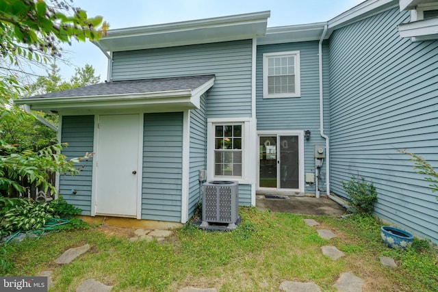 13830 Lord Fairfax Pl, Upper Marlboro, MD 20772 - rear view of house featuring central AC