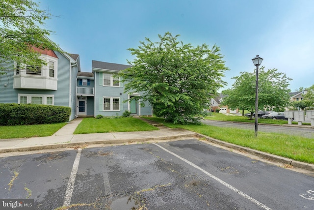 13830 Lord Fairfax Pl, Upper Marlboro, MD 20772 - view of front of home featuring uncovered parking and a front yard
