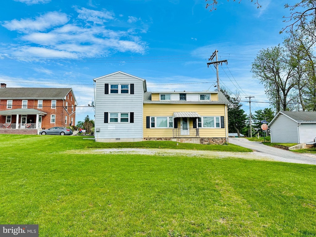 view of front of home with crawl space and a front lawn