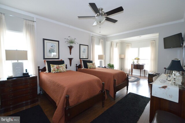 bedroom featuring crown molding, wood finished floors, and ceiling fan