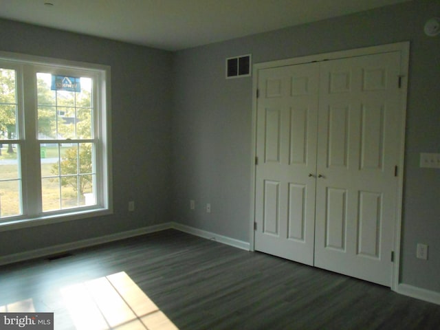 6271 Solomons Cir, Hurlock, MD 21643 - unfurnished bedroom featuring dark wood-type flooring, baseboards, and a closet