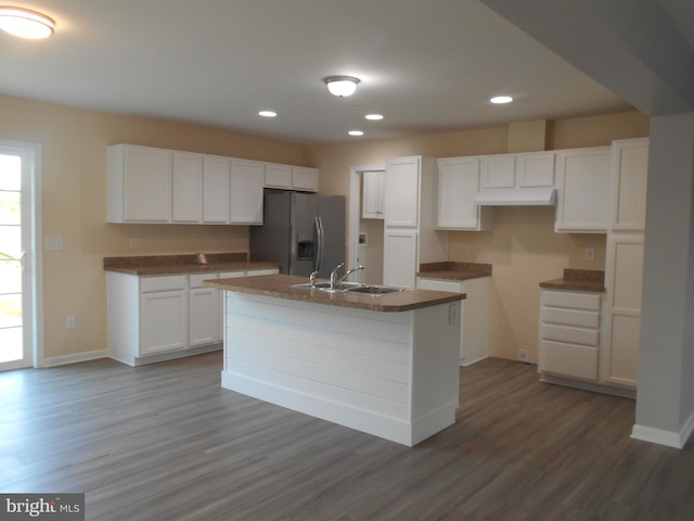 6271 Solomons Cir, Hurlock, MD 21643 - kitchen with stainless steel fridge with ice dispenser, a sink, an island with sink, recessed lighting, and dark wood finished floors