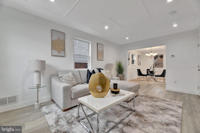 living room featuring recessed lighting, baseboards, visible vents, and light wood finished floors