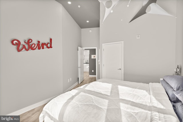 bedroom featuring light wood-style floors, high vaulted ceiling, baseboards, and recessed lighting