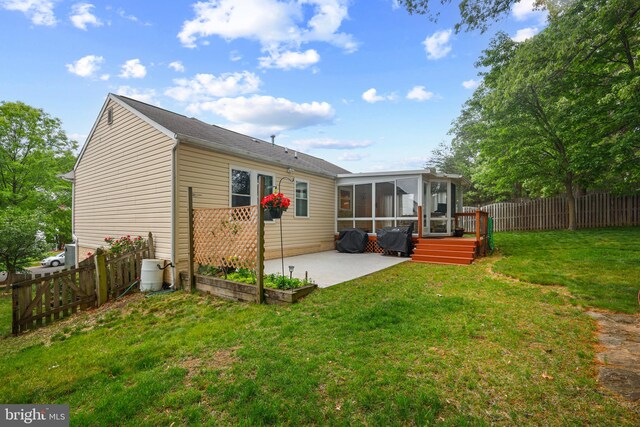 7815 Shallowbrook Ct, Severn, MD 21144 - rear view of house featuring a lawn, a patio area, a sunroom, and a fenced backyard