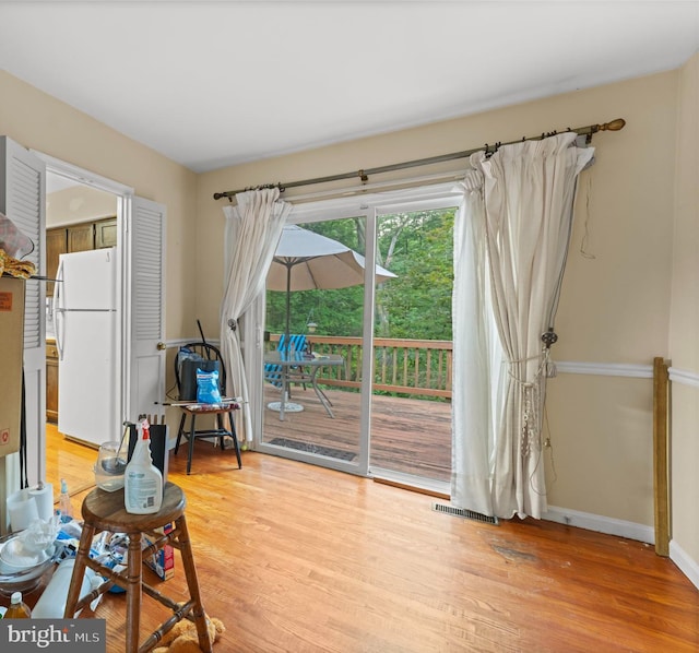 1806 Cranberry Ln, Reston, VA 20191 - living area with light wood-style flooring