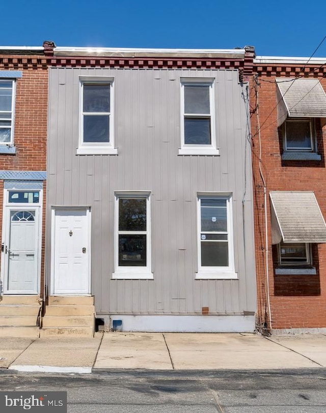 multi unit property featuring entry steps