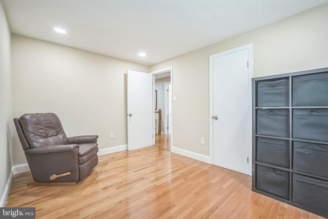 sitting room featuring recessed lighting, baseboards, and light wood-style floors