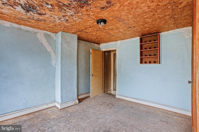 empty room featuring baseboards