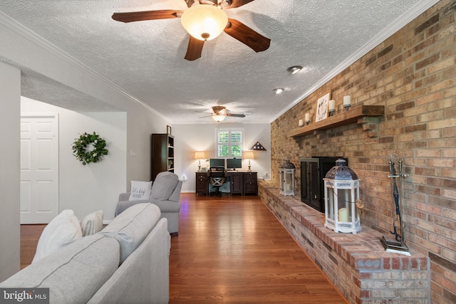 living area with crown molding, a textured ceiling, ceiling fan, and wood finished floors
