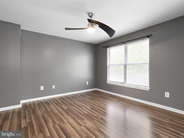34 Dovetree Dr, Newark, DE 19713 - unfurnished room featuring ceiling fan, dark wood finished floors, and baseboards