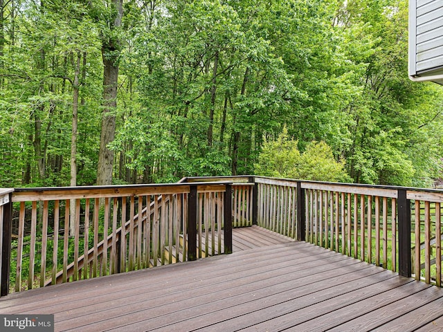 34 Dovetree Dr, Newark, DE 19713 - view of wooden deck