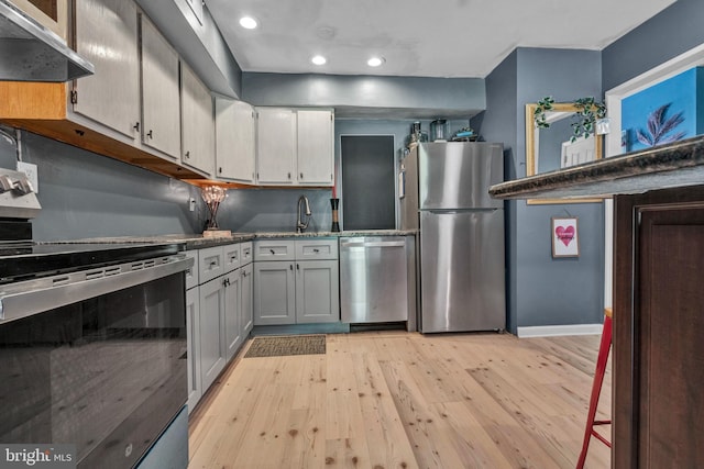 1806 Crest Dr, Coatesville, PA 19320 - kitchen with appliances with stainless steel finishes, a sink, extractor fan, recessed lighting, and light wood-style flooring