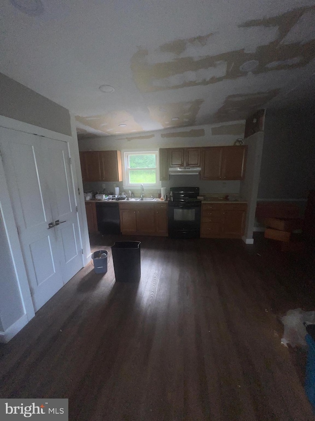904 S Chester Rd, West Chester, PA 19382 - kitchen with black stove, under cabinet range hood, dark wood-style floors, a sink, and light countertops