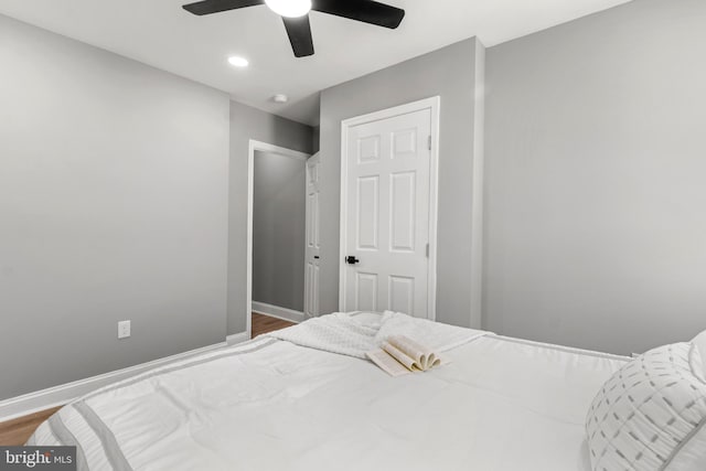 bedroom with baseboards, a ceiling fan, wood finished floors, and recessed lighting