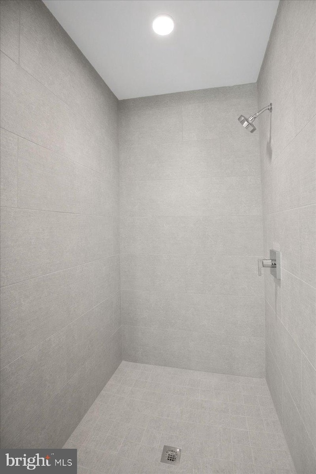 923 V St NW Unit 601, Washington, DC 20001 - full bathroom with a tile shower and recessed lighting