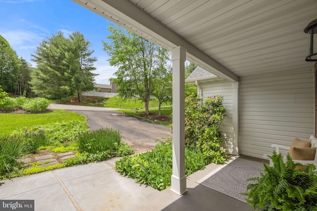 5722 Pond View Ln, Broad Run, VA 20137 - view of patio