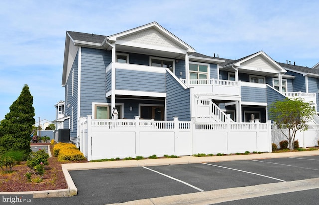 townhome / multi-family property featuring fence private yard and uncovered parking