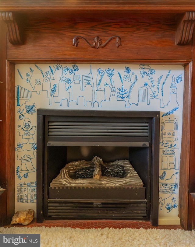 room details featuring a fireplace