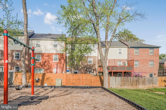 12714 Harborview Ct, Woodbridge, VA 22192 - back of house with fence private yard