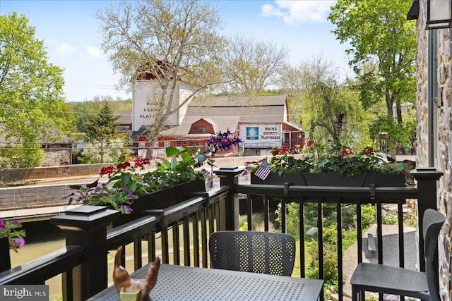 balcony with outdoor dining space