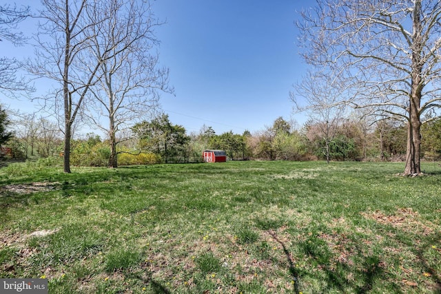 35 Herrs Ridge Rd, Gettysburg, PA 17325 - view of yard with an outdoor structure and a storage unit