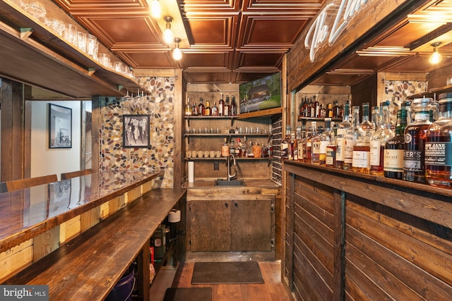 2 Heights Ct, Ruther Glen, VA 22546 - wine area with wet bar, an ornate ceiling, and wood finished floors