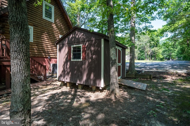 2 Heights Ct, Ruther Glen, VA 22546 - view of side of property featuring an outbuilding, a storage shed, and log veneer siding